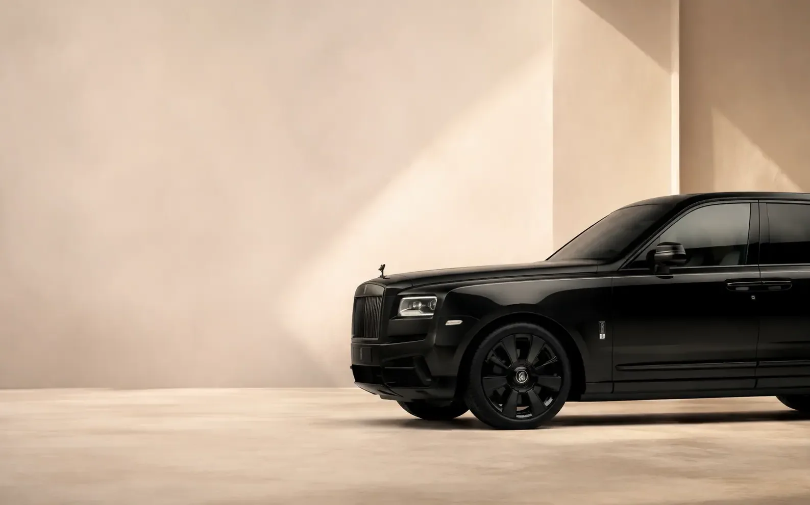 AURELIS private fleet – Rolls-Royce Cullinan Black Badge in Dubai
